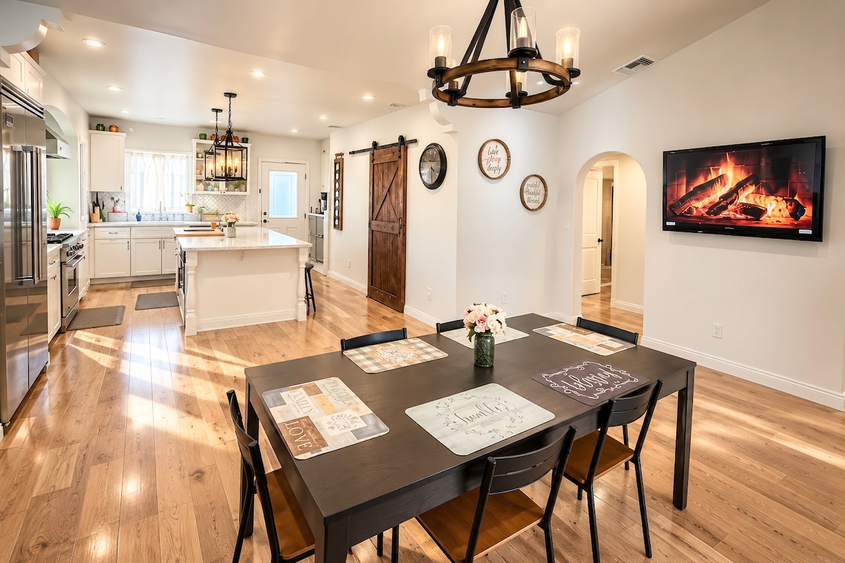 Open Luxury Spanish Villa - HV1 kitchen and dining area